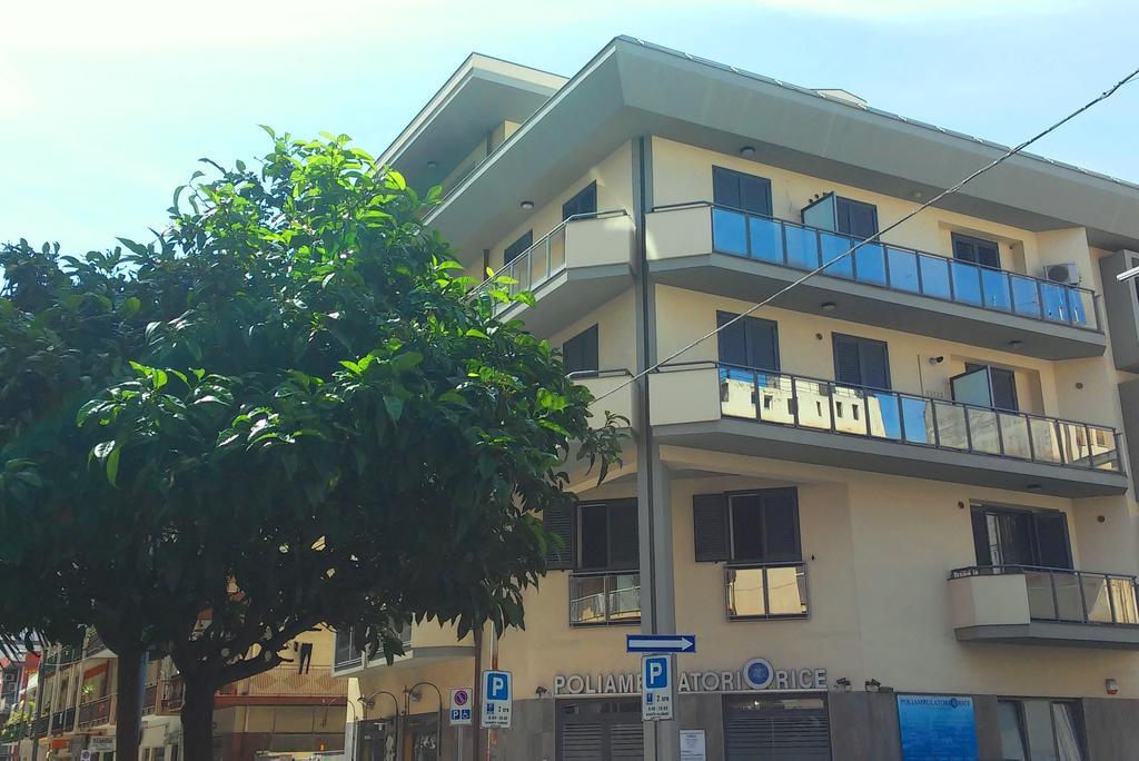Nerissa Holiday Apartment Милаццо Экстерьер фото
